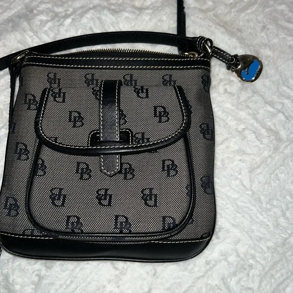 Dooney and Burke Stylish Black Crossbody Bag - Picture 2 of 4